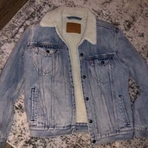 Mens Levi’s Denim Trucker Jacket w/ Sherpa Lining